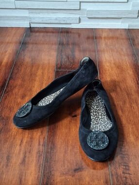 Women's Black Suede Ballet Flats with Embellished MedallionTory Burch Reva